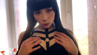 Brunette e Chesang e Monya ka botebo le ka Bohloko bakeng sa Chelete